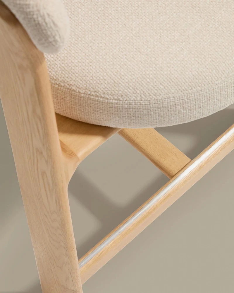 Dreibein-Hocker Granite mit beiger Chenille und massivem Eschenholz mit naturfarbenem Fini