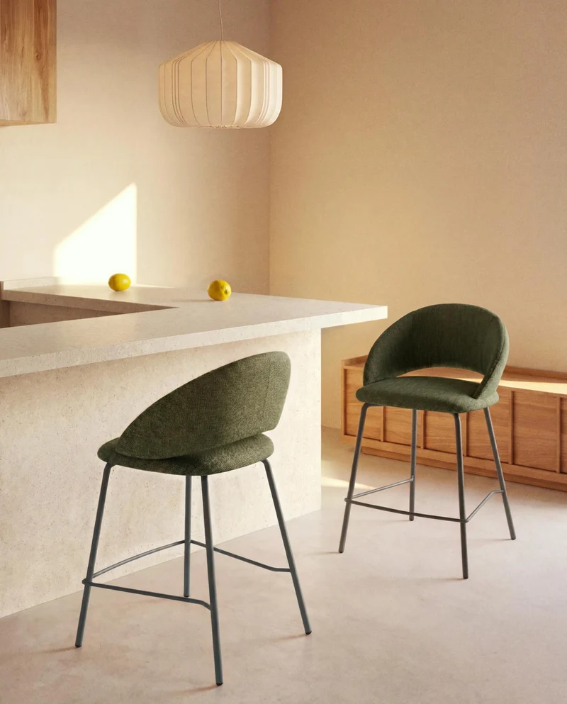 Hocker Bonali mit grüner Chenille und grünen Metallbeinen, FSC Mix Credit, 65 cm