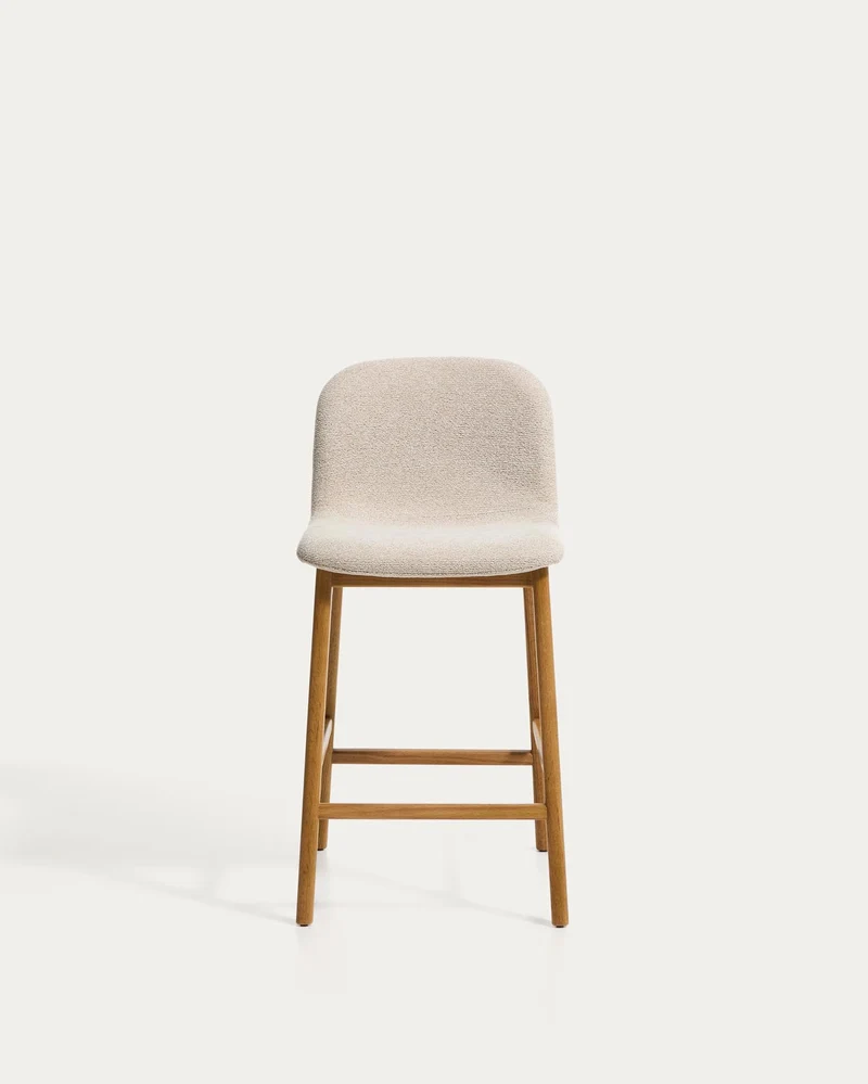 Hocker Elnor aus beiger Chenille und Beinen aus massivem Eichenholz mit Finish in natürlic