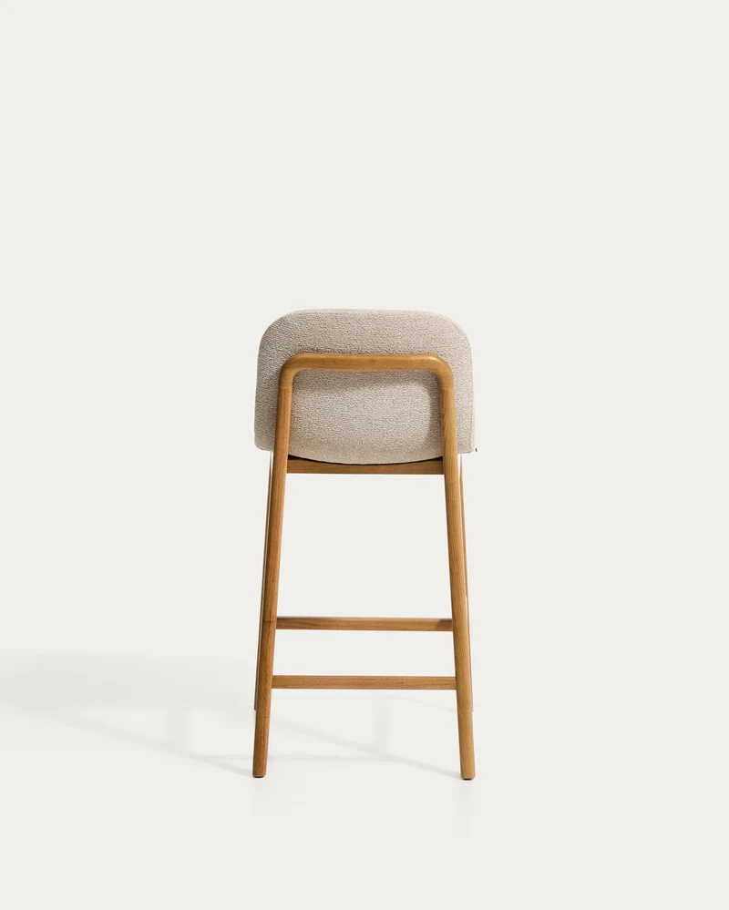 Hocker Elnor aus beiger Chenille und Beinen aus massivem Eichenholz mit Finish in natürlic