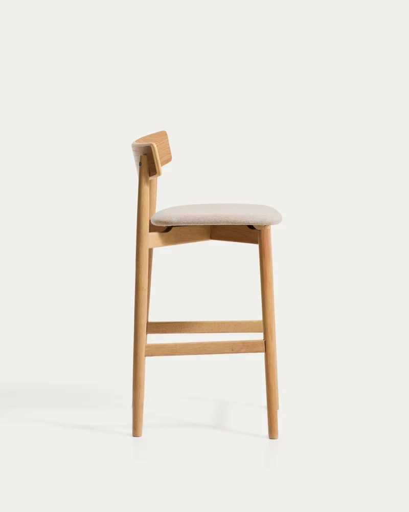 Hocker Evera mit Rückenlehne aus Eichenfurnier mit naturfarbenem Finish und beiger Chenill
