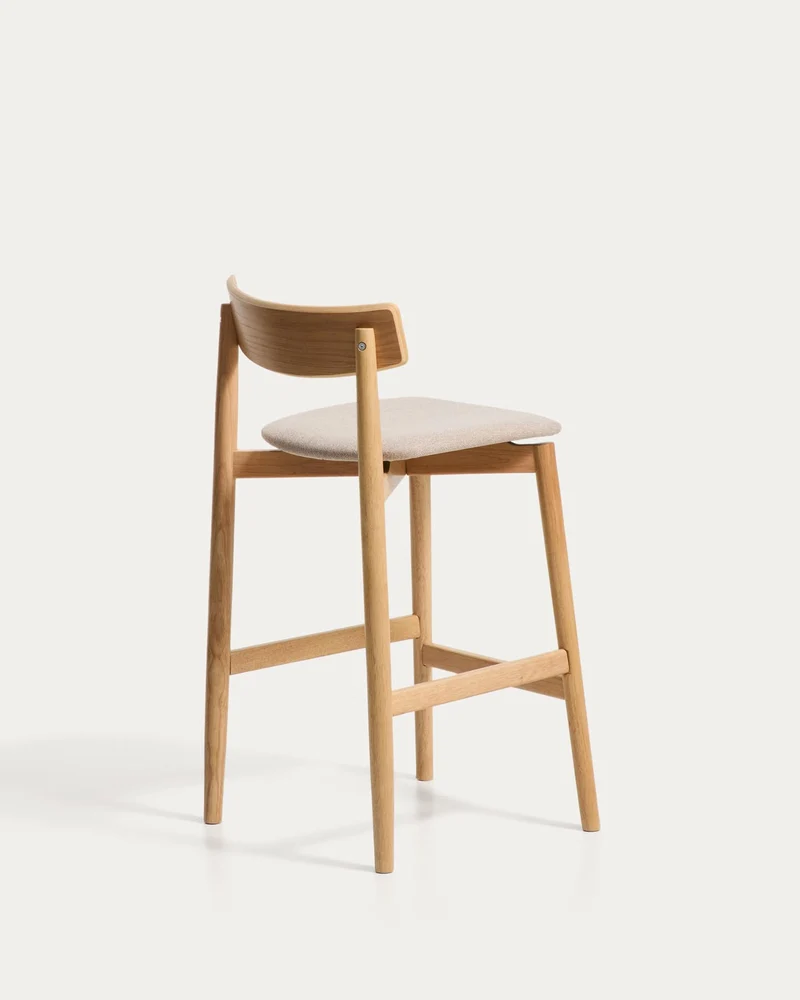 Hocker Evera mit Rückenlehne aus Eichenfurnier mit naturfarbenem Finish und beiger Chenill