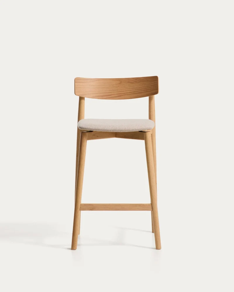 Hocker Evera mit Rückenlehne aus Eichenfurnier mit naturfarbenem Finish und beiger Chenill