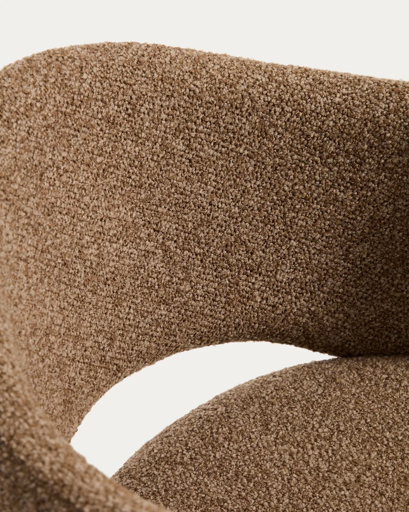 Hocker Maina aus dicker Chenille in Braun und Stahlbeinen mit brauner Beschichtung FSC Mix