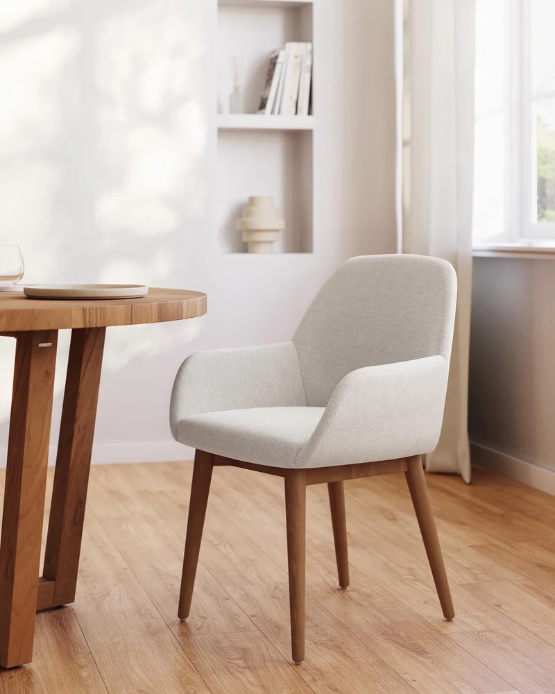 Konna Stuhl in Beige und Beine aus massivem Eschenholz mit dunklem Finish FR
