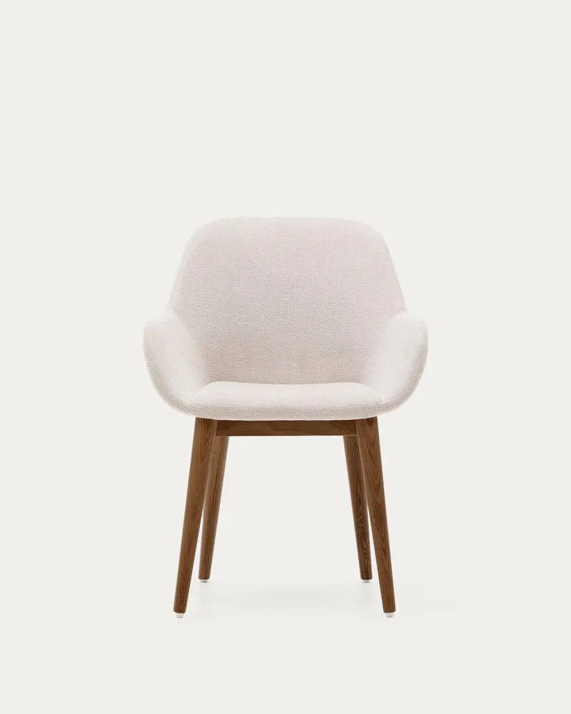 Konna Stuhl in Beige und Beine aus massivem Eschenholz mit dunklem Finish FR