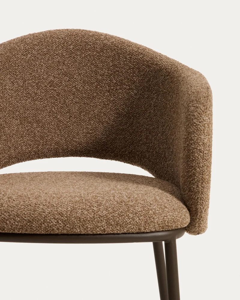 Maina Stuhl aus dicker brauner Chenille und Stahlbeinen mit brauner Beschichtung FSC Mix C