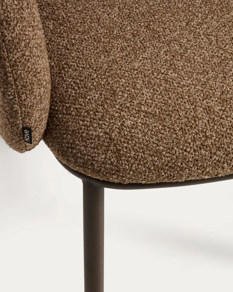 Maina Stuhl aus dicker brauner Chenille und Stahlbeinen mit brauner Beschichtung FSC Mix C