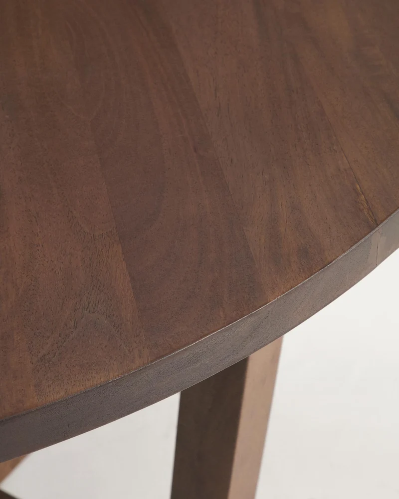 Runder Tisch Nahla aus massivem Mangoholz mit Nussbaumfinish, Ø 90 cm, FSC 100 %