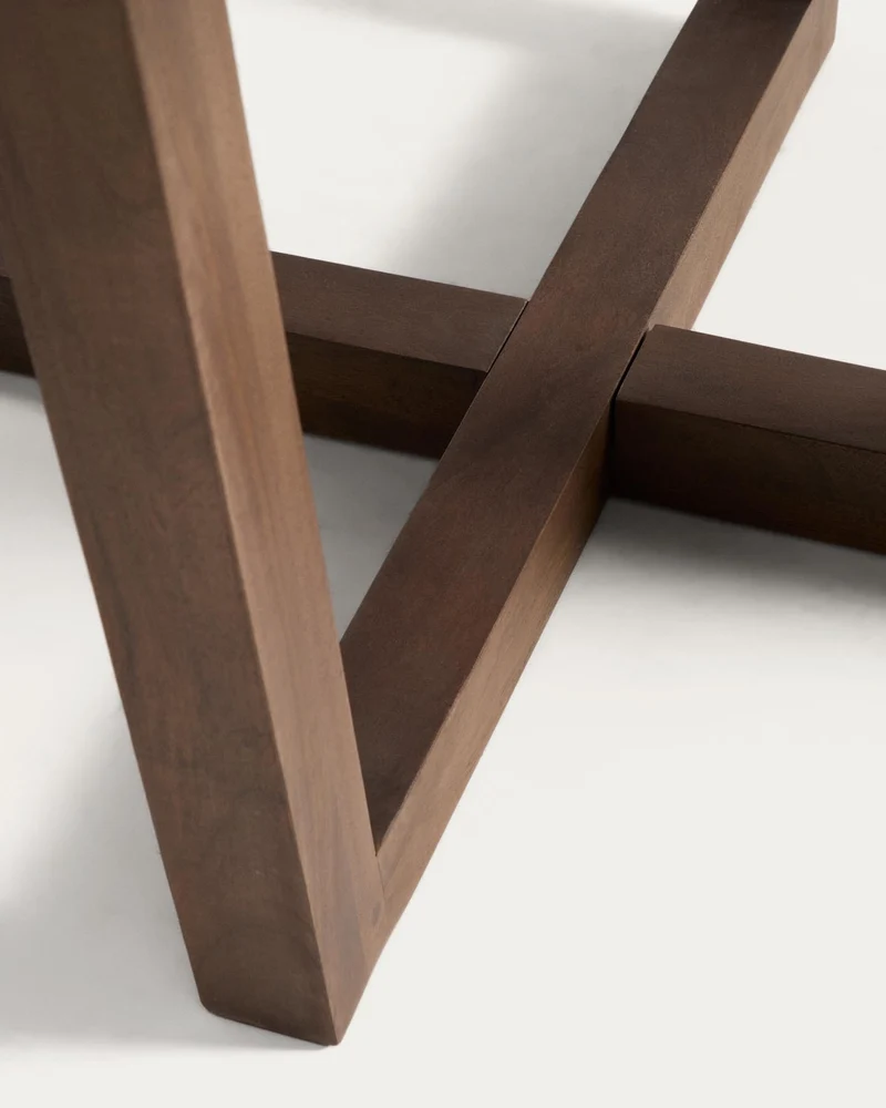 Runder Tisch Nahla aus massivem Mangoholz mit Nussbaumfinish, Ø 90 cm, FSC 100 %