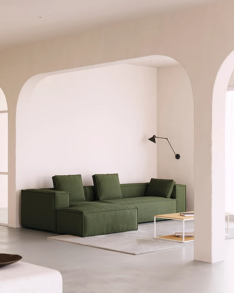 4-Sitzer-Sofa Blok mit Chaiselongue links, schwer entflammbar mit dickem, grünen Cord, 330