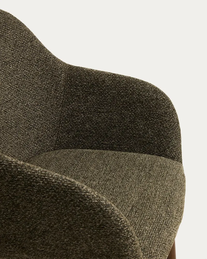 Armlehnenstuhl Meila mit grüner Chenille und Beinen aus massivem Eschenholz mit Nussbaumfi