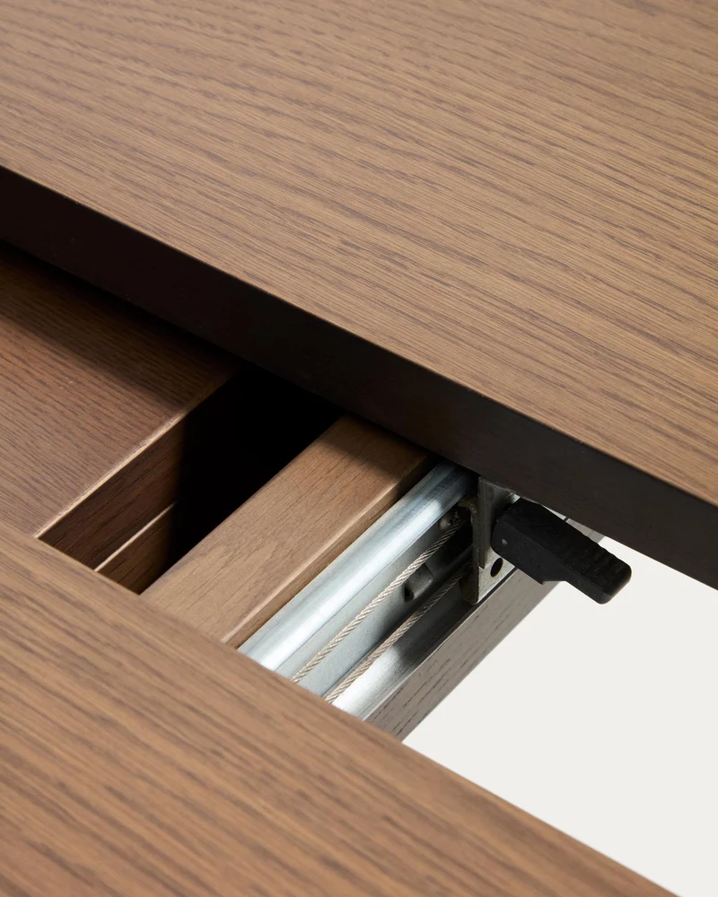Artis ausziehbarer runder Tisch aus Massivholz und Eichenfurnier mit Walnuss-Finish, FSC 1