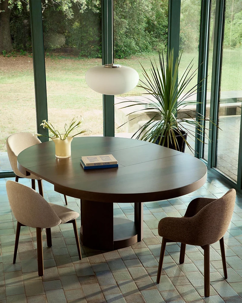 Artis ausziehbarer runder Tisch aus Massivholz und Eichenfurnier mit Walnuss-Finish, FSC 1
