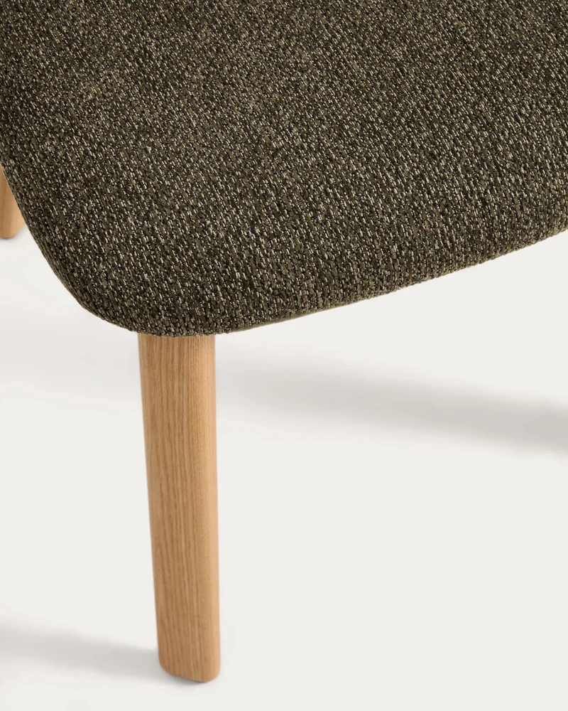 Stuhl Meila mit grüner Chenille und Beinen aus massivem Eschenholz mit naturfarbenem Finis