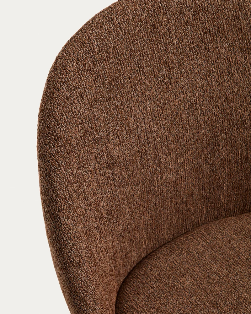 Stuhl Meila mit terrakottafarbener Chenille und Beinen aus massivem Eschenholz mit Nussbau