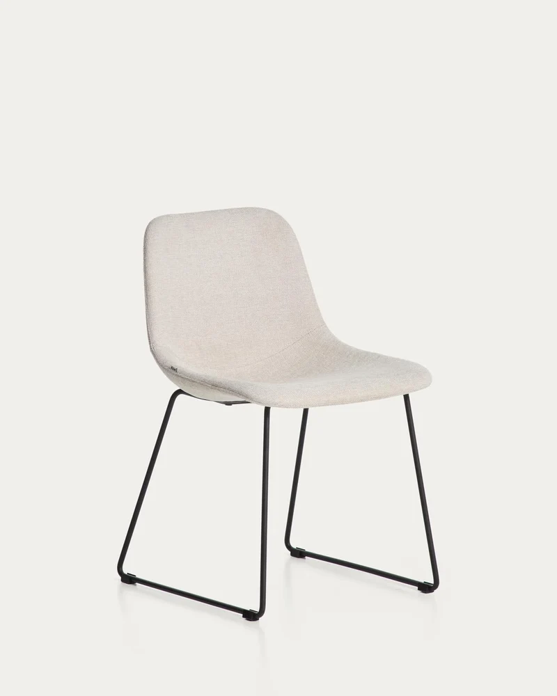 Stuhl Zahara mit beiger Chenille und Stahlbeinen mit schwarzem Finish, FSC 100 %