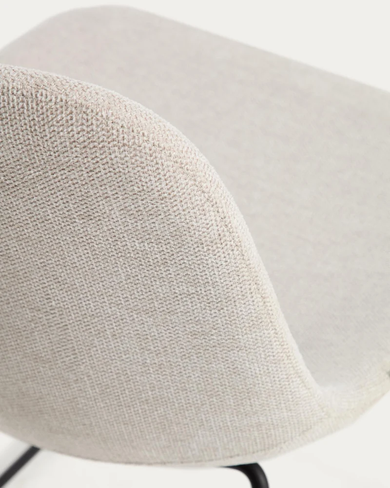 Stuhl Zahara mit beiger Chenille und Stahlbeinen mit schwarzem Finish, FSC 100 %