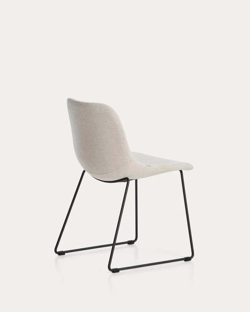 Stuhl Zahara mit beiger Chenille und Stahlbeinen mit schwarzem Finish, FSC 100 %