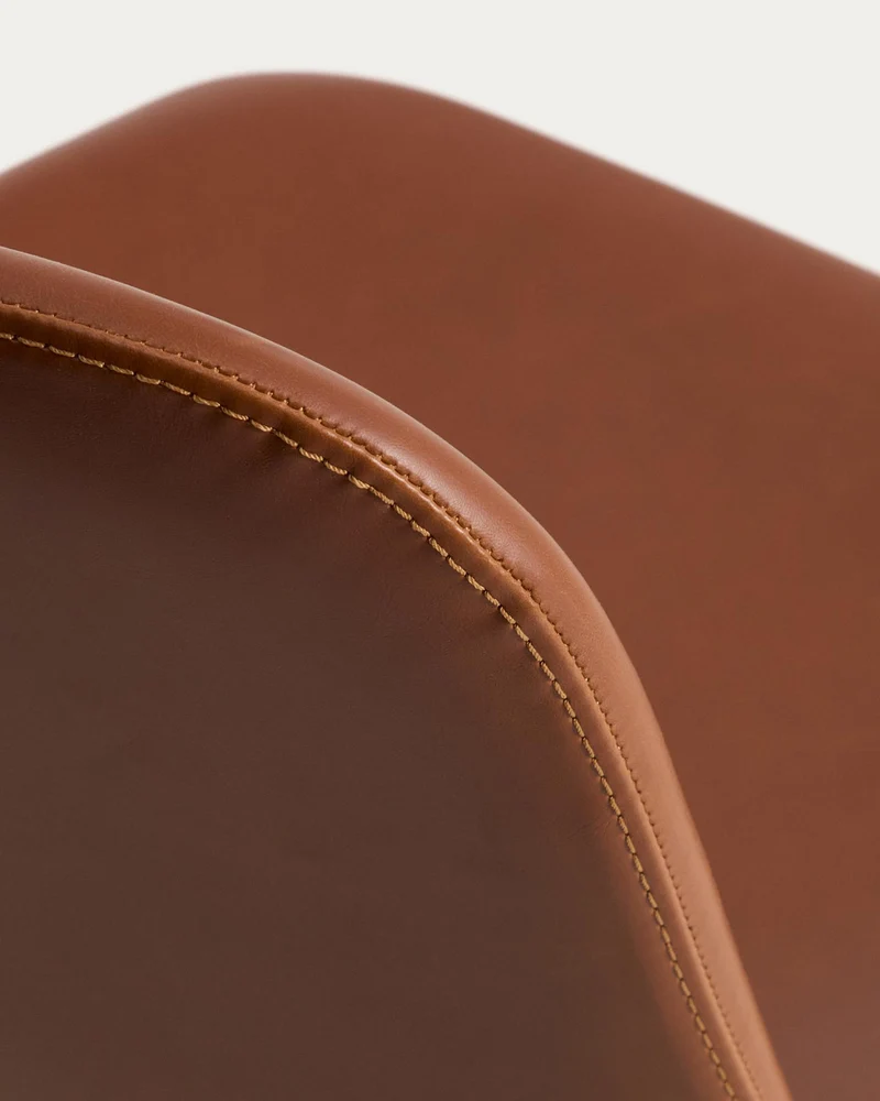 Stuhl Zahara mit braunem Polyurethan und Stahlbeinen mit schwarzem Finish, FSC 100 %