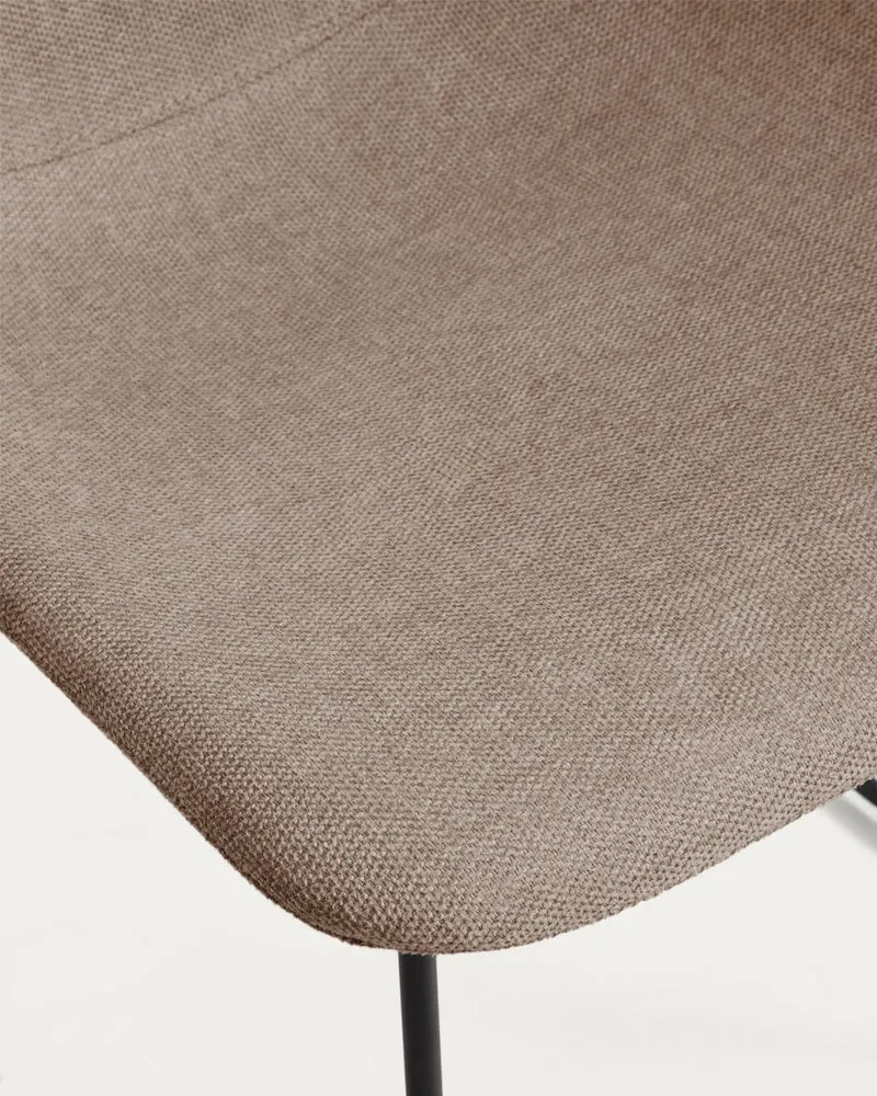 Stuhl Zahara mit brauner Chenille und Stahlbeinen mit schwarzem Finish, FSC 100 %