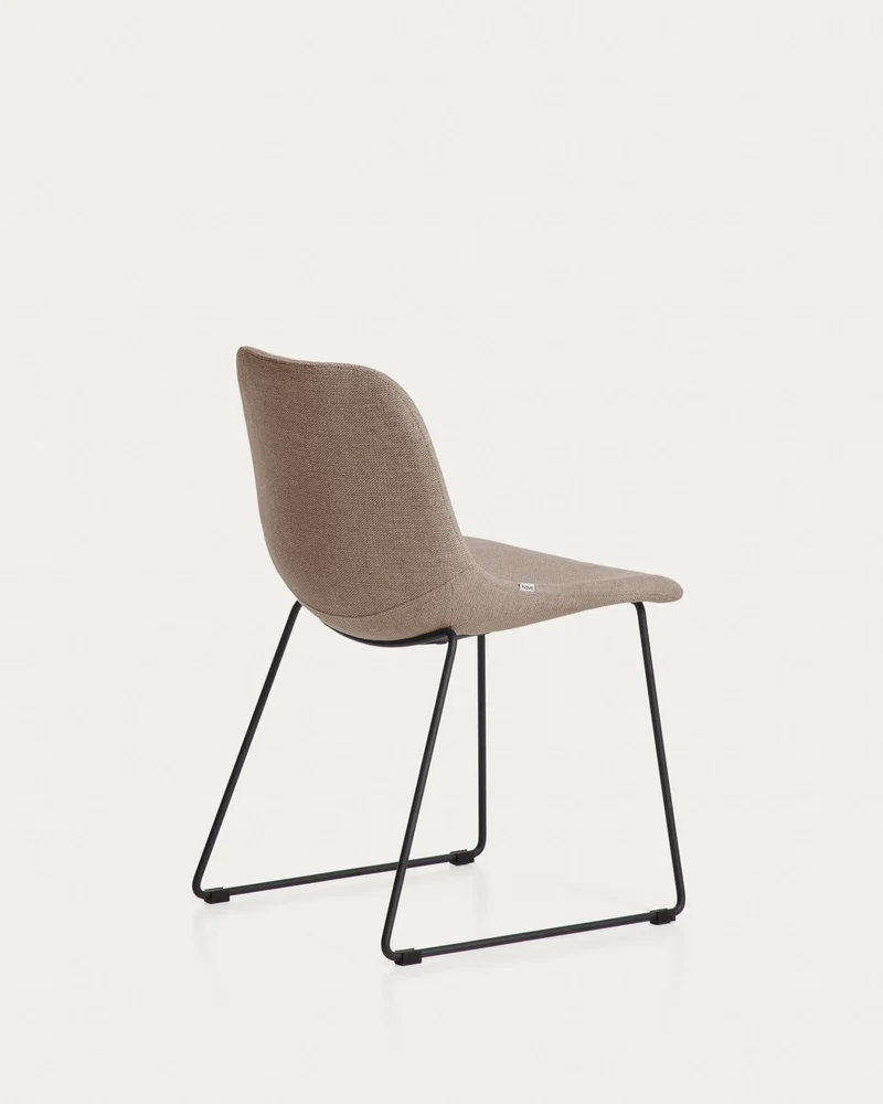 Stuhl Zahara mit brauner Chenille und Stahlbeinen mit schwarzem Finish, FSC 100 %