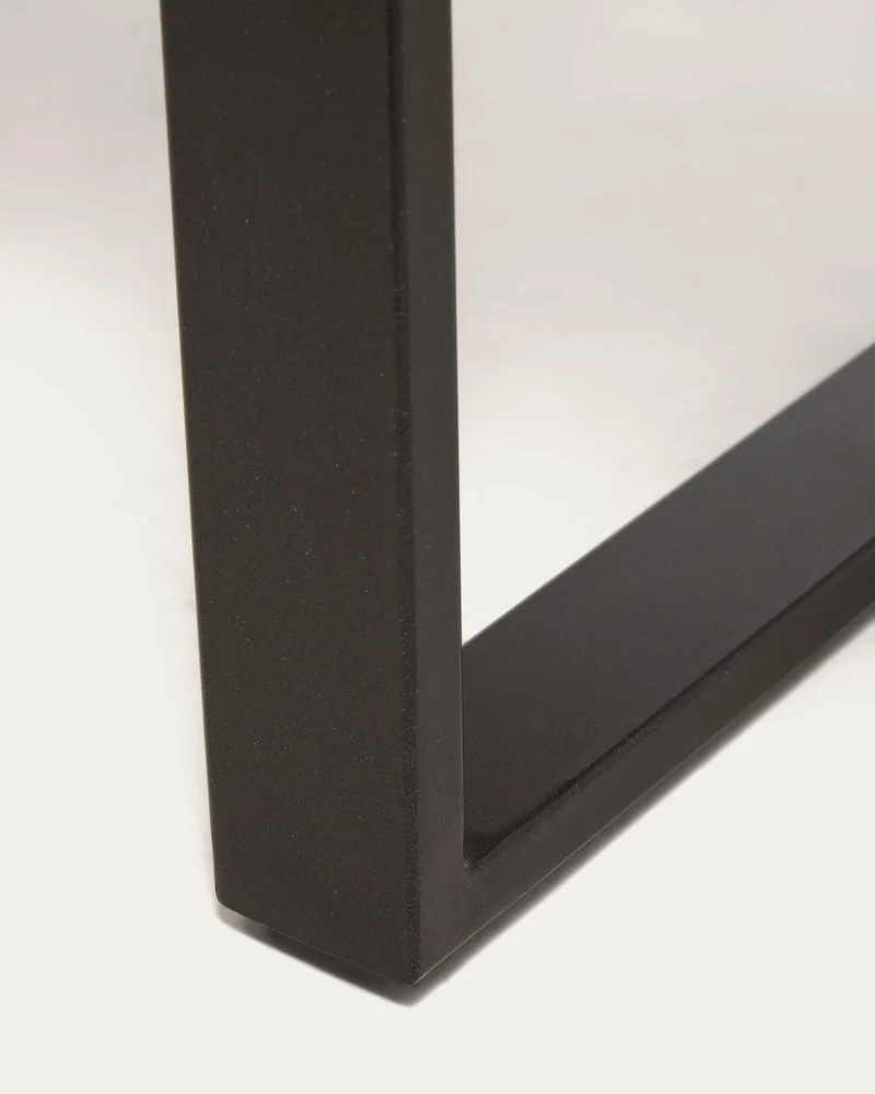 Tisch Uxue aus massivem Akazienholz mit Beinen aus schwarzem Stahl 160 x 90 cm