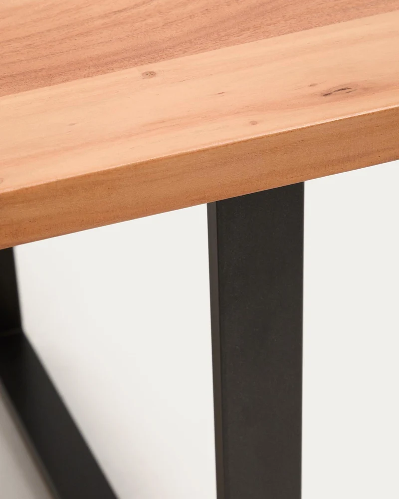 Tisch Uxue aus massivem Akazienholz mit Beinen aus schwarzem Stahl 180 x 90 cm