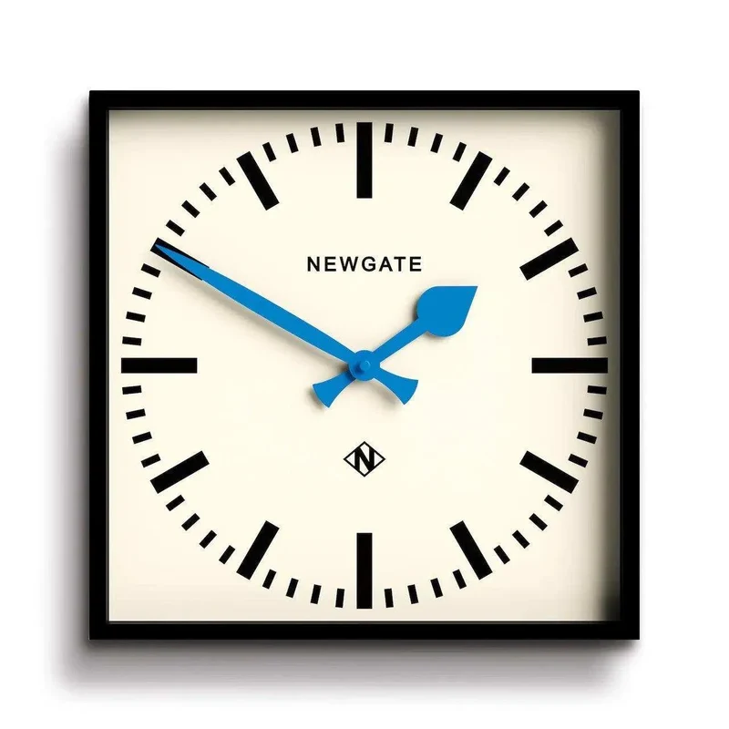 Number Five Railway wandklok – zwart/ijsblauwe wijzers – 33,5 × 33,5 cm