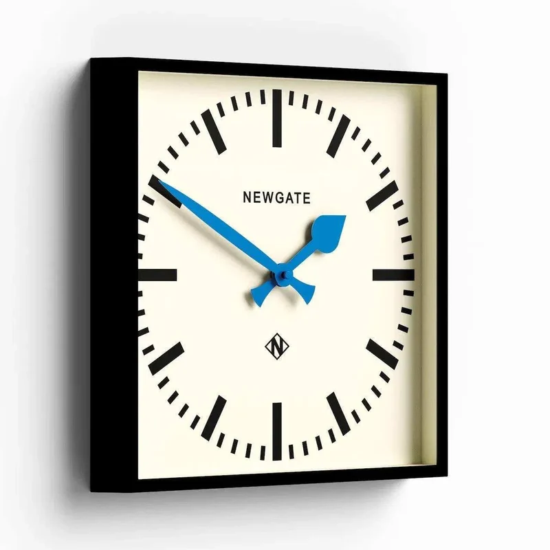 Number Five Railway wandklok – zwart/ijsblauwe wijzers – 33,5 × 33,5 cm
