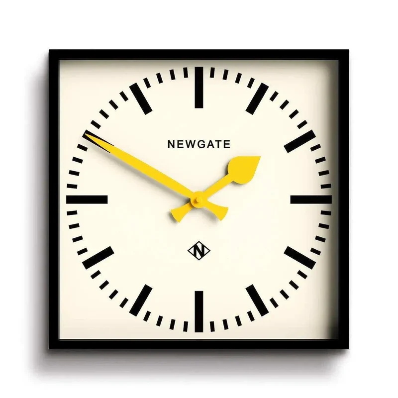 Number Five Railway wandklok – zwart/gele wijzers – 33,5 × 33,5 cm