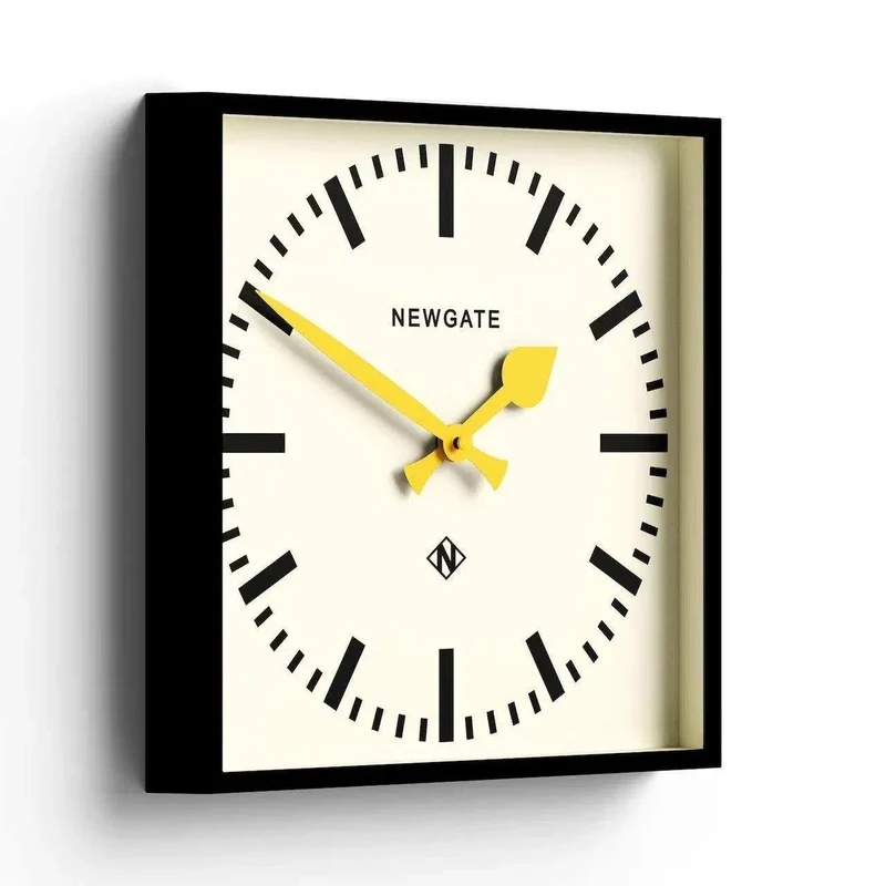 Number Five Railway wandklok – zwart/gele wijzers – 33,5 × 33,5 cm