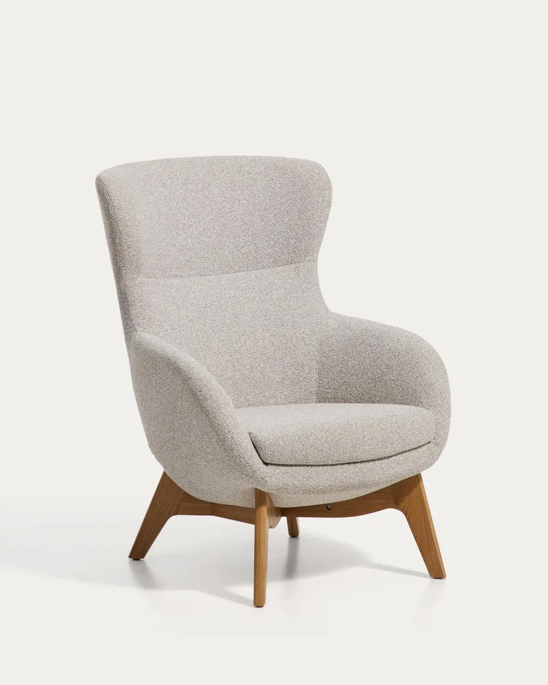 Sessel Adiran mit dicker Chenille in Beige und Beinen aus massivem Eichenholz mit natürlic