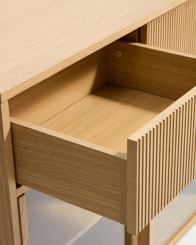 Sideboard Helvine mit 5 Türen und 5 Schubladen aus Eichenfurnier und gehärtetem Glas, 245
