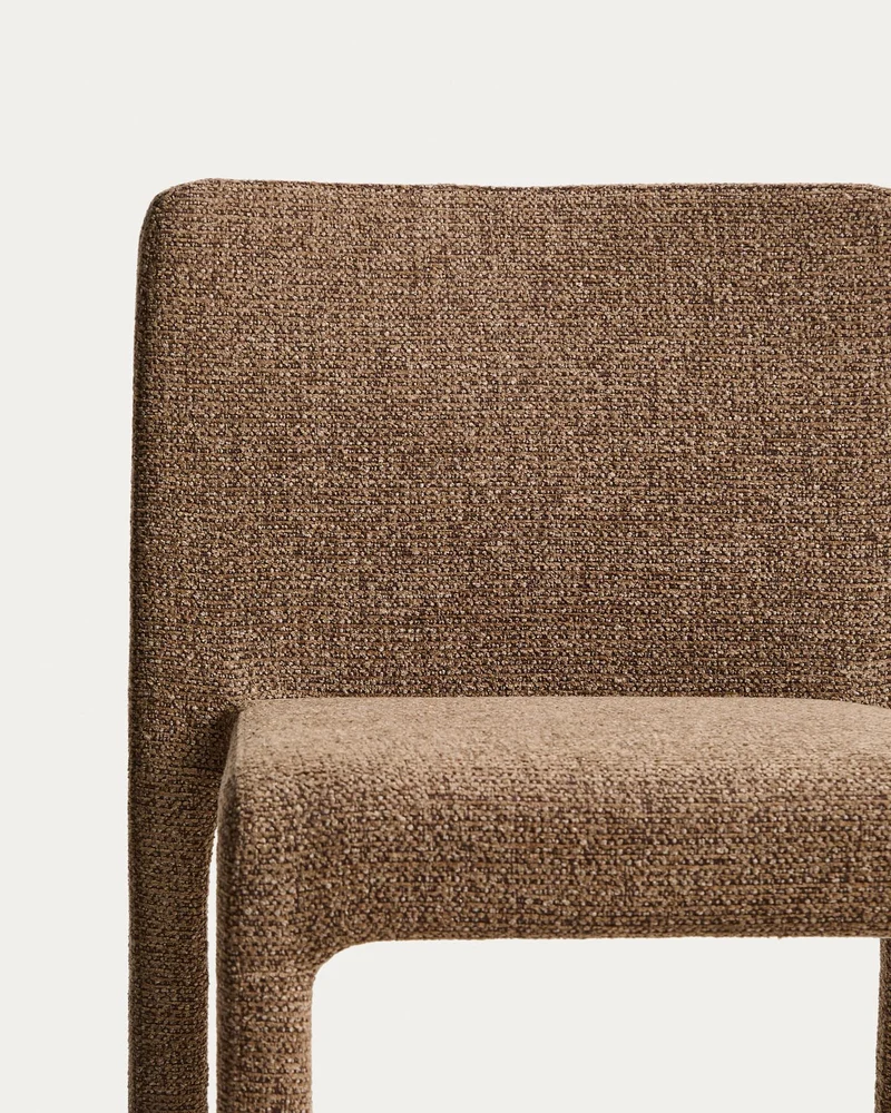 Stapelbarer Stuhl Loria aus schokoladenbrauner Chenille, FSC 100 %