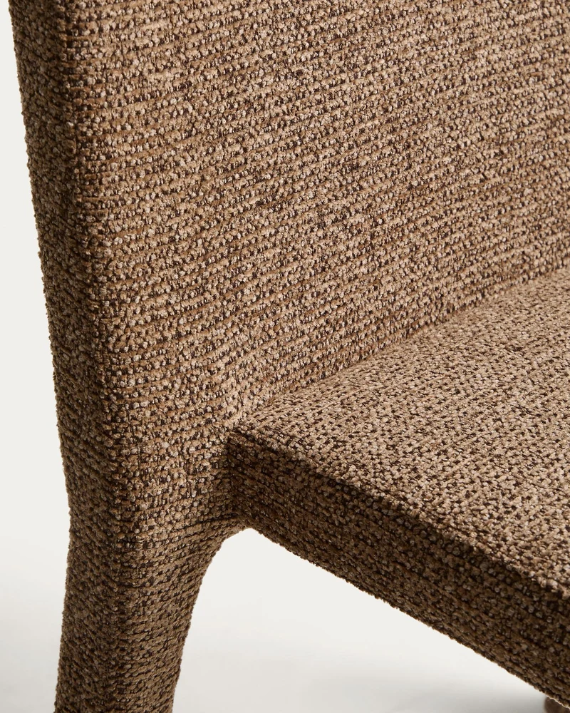 Stapelbarer Stuhl Loria aus schokoladenbrauner Chenille, FSC 100 %