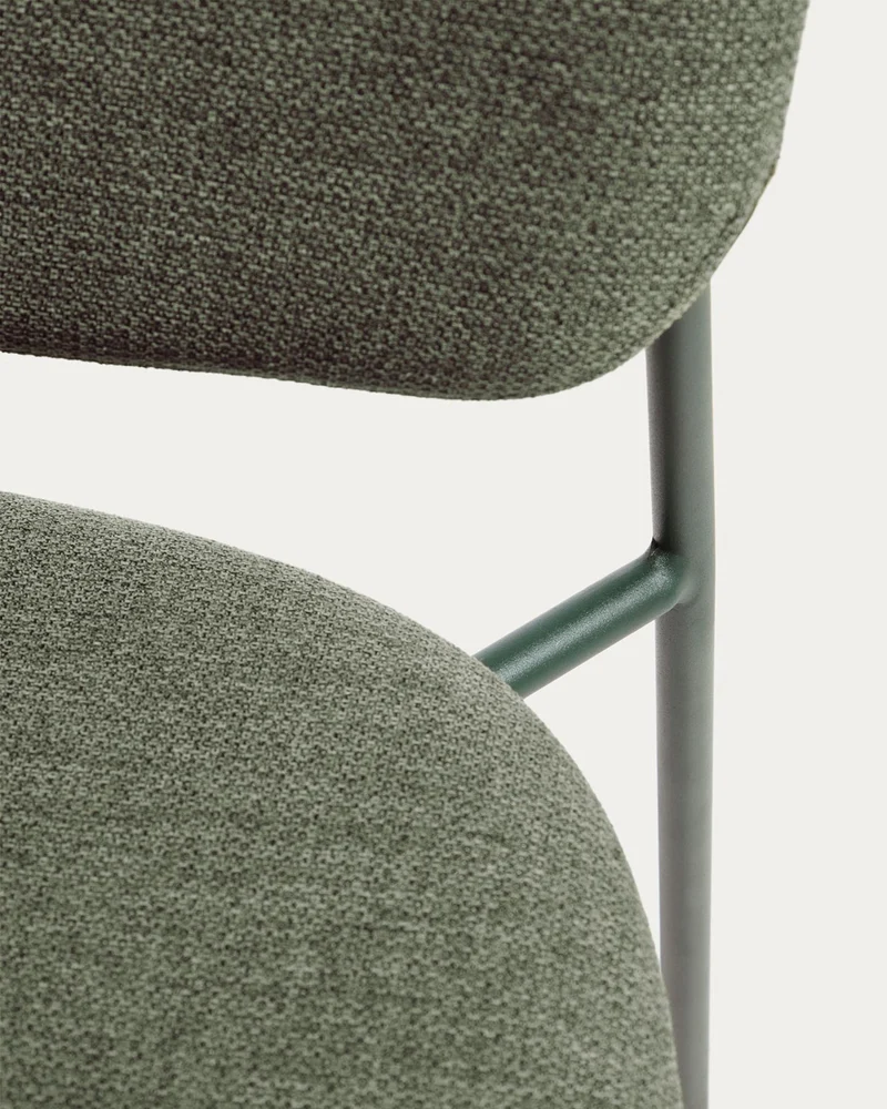 Stapelbarer Stuhl Meli mit grüner Chenille und grünen Metallbeinen, FSC Mix Credit