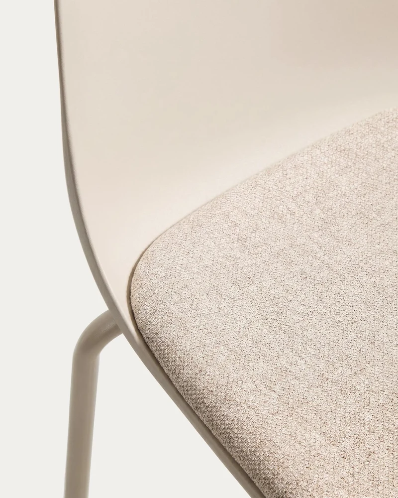 Stuhl Debari mit Chenille-Kissen und Stahlbeinen mit beigem Finish