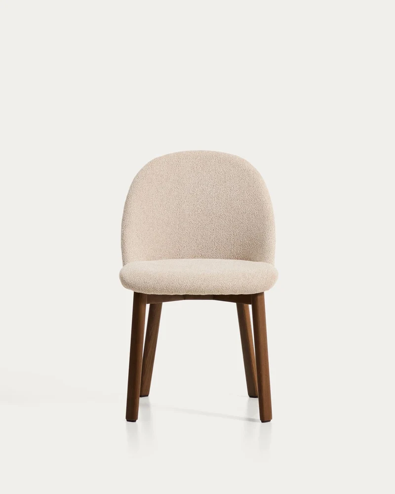 Stuhl Meila mit beiger Chenille und Beinen aus massivem Eschenholz mit Nussbaumfinish