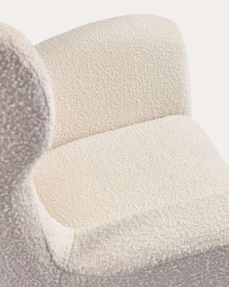 Patio Sessel mit Bouclé-Polsterung in Weiss und Beinen aus massivem Buchenholz natur FSC Mi