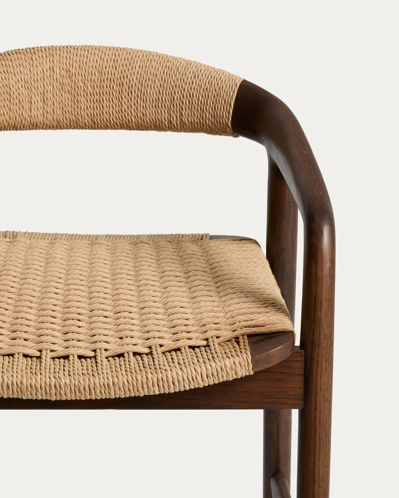 Hocker Derile aus massivem Eichenholz mit Nussbaum-Finish und beigem Papierseil FSC Mix Cr