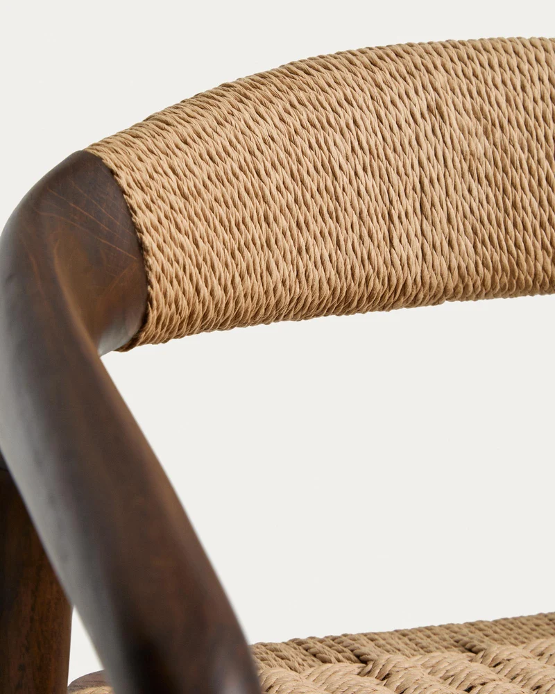Hocker Derile aus massivem Eichenholz mit Nussbaum-Finish und beigem Papierseil FSC Mix Cr