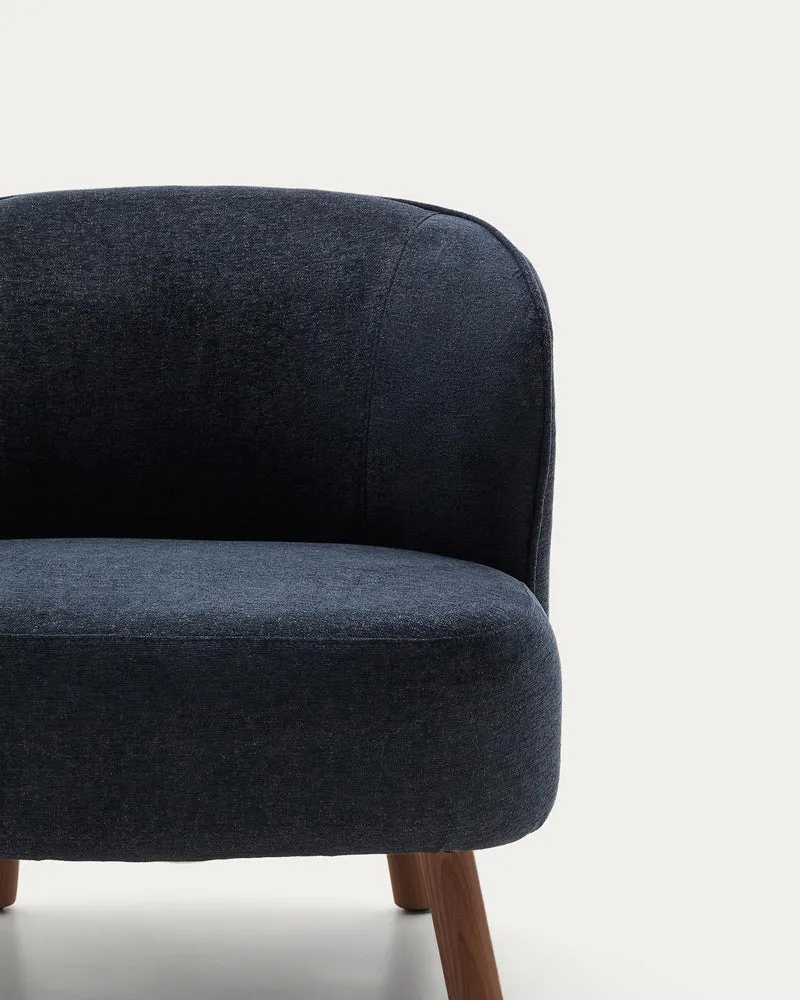 Sessel Ulit aus blaugrauer Chenille mit Beinen aus massivem Eschenholz mit Nussbaum-Finish