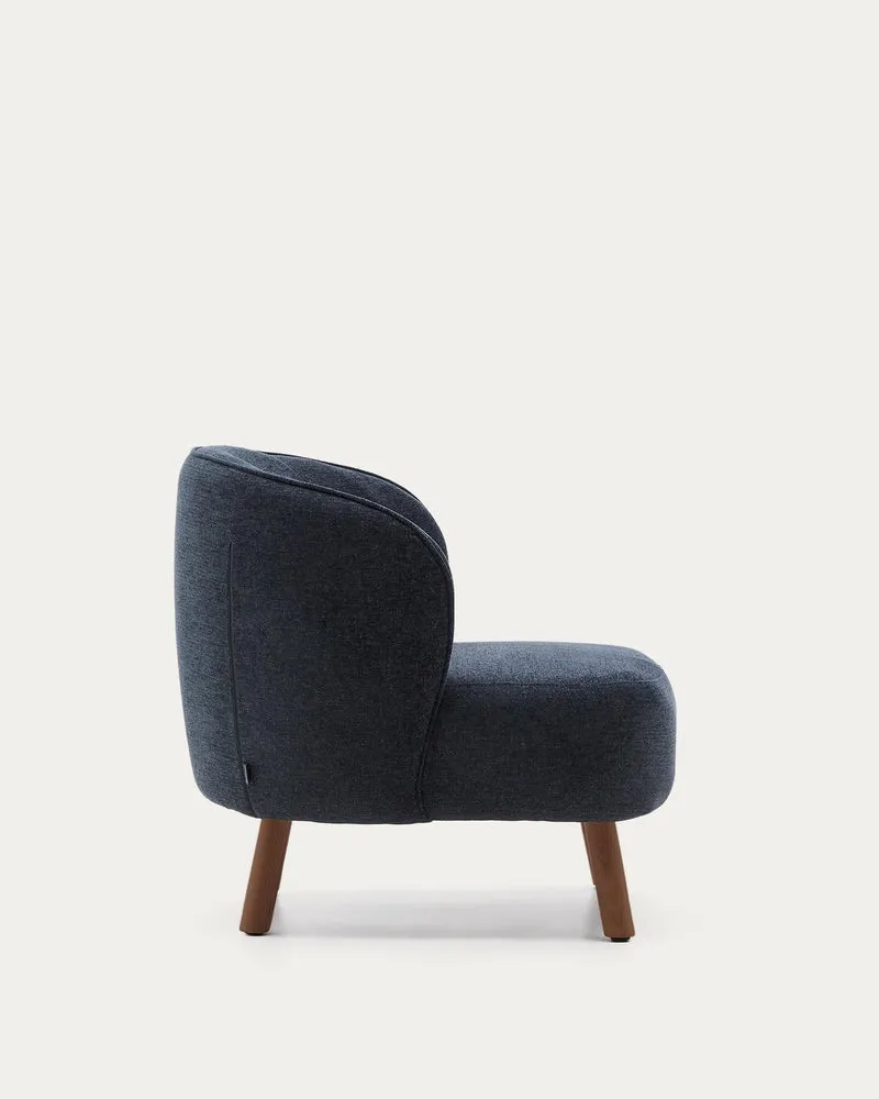 Sessel Ulit aus blaugrauer Chenille mit Beinen aus massivem Eschenholz mit Nussbaum-Finish