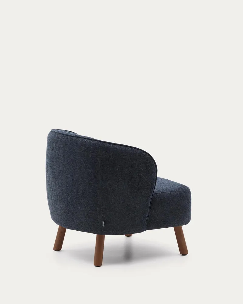 Sessel Ulit aus blaugrauer Chenille mit Beinen aus massivem Eschenholz mit Nussbaum-Finish