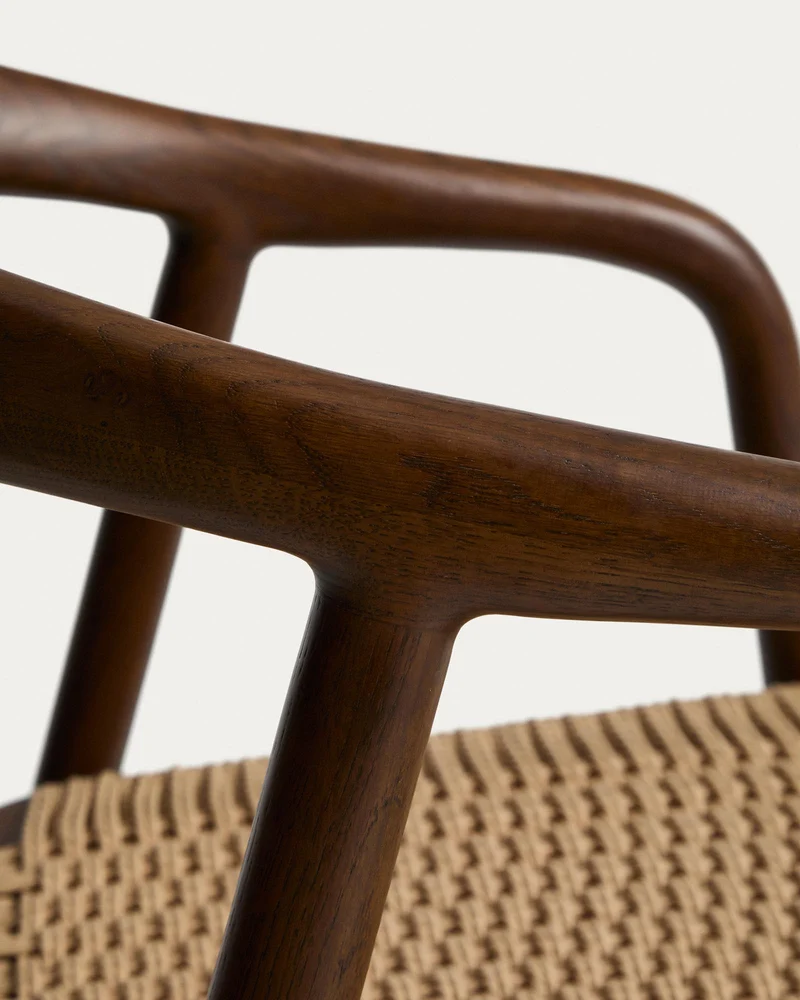 Stuhl Derile aus massivem Eichenholz mit Nussbaum-Finish und beigem Papierseil FSC Mix Cre