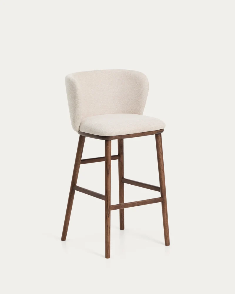 Hocker Ciselia in beiger Chenille mit Beinen aus massivem Eschenholz mit walnussholzfarben