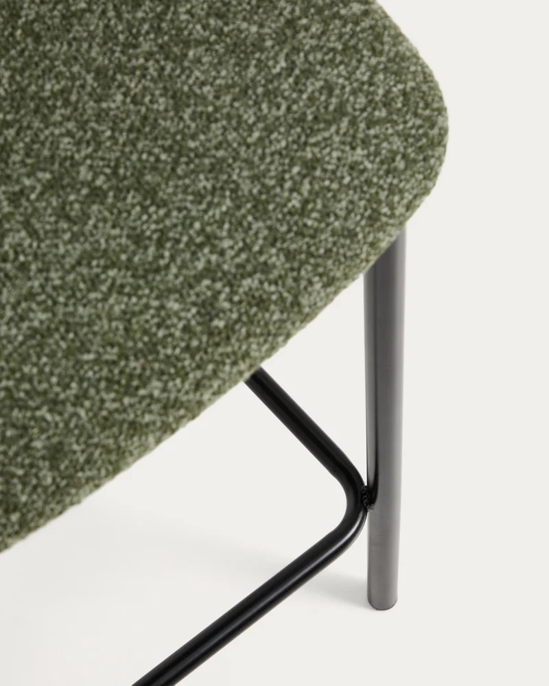 Hocker Ciselia in dicker, dunkelgrüner Chenille mit Stahlbeinen mit schwarzem Finish, FSC