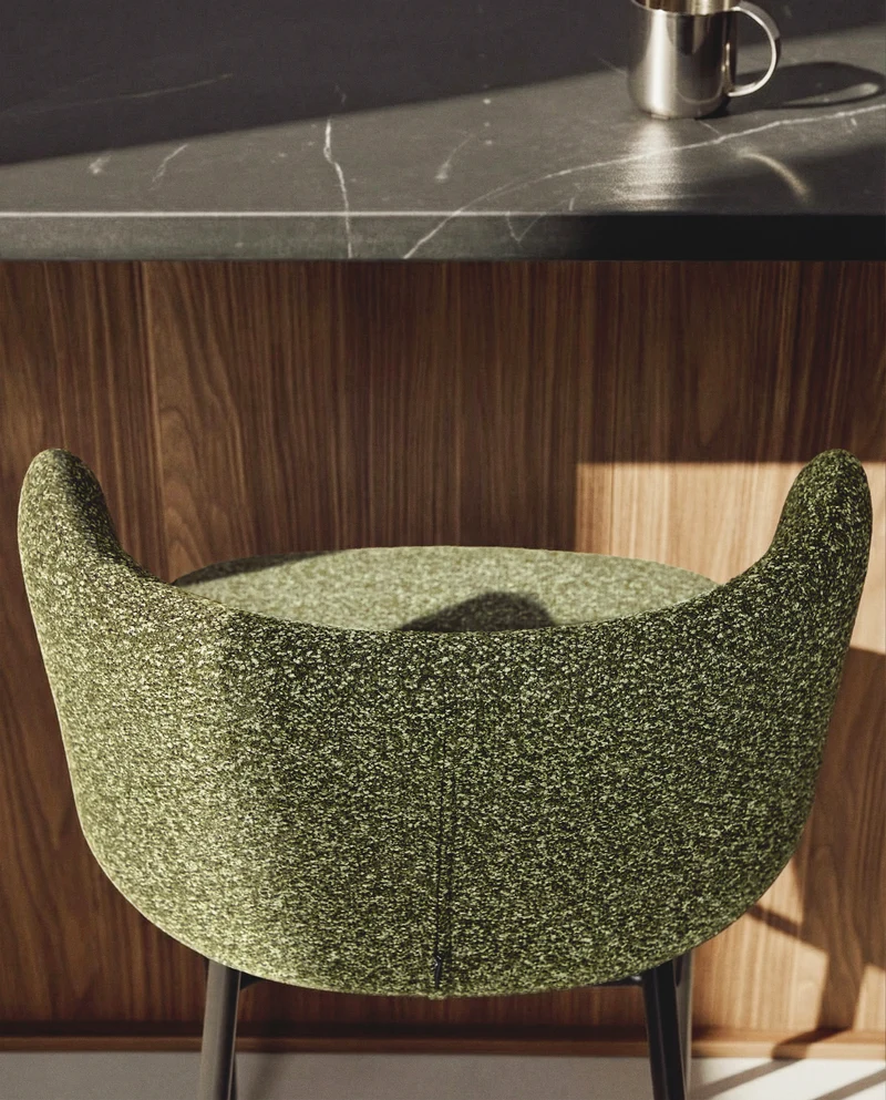 Hocker Ciselia in dicker, dunkelgrüner Chenille mit Stahlbeinen mit schwarzem Finish, FSC