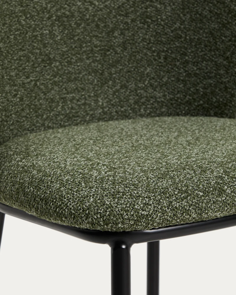 Hocker Ciselia in dicker, dunkelgrüner Chenille mit Stahlbeinen mit schwarzem Finish, FSC